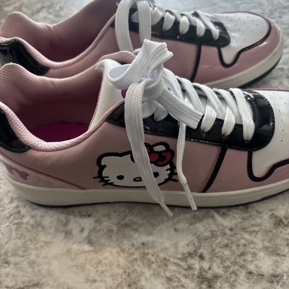 Hello Kitty Womens Lace-Up‎ Casual Court Sneaker Shoes Size US11 Pink/whiteblack - Picture 4 of 8